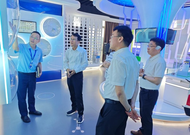 數(shù)智賦能 綠動鷺島 | 廈門市政協(xié)黨組副書記、副主席黃曉舟一行蒞臨金名節(jié)能走訪調(diào)研